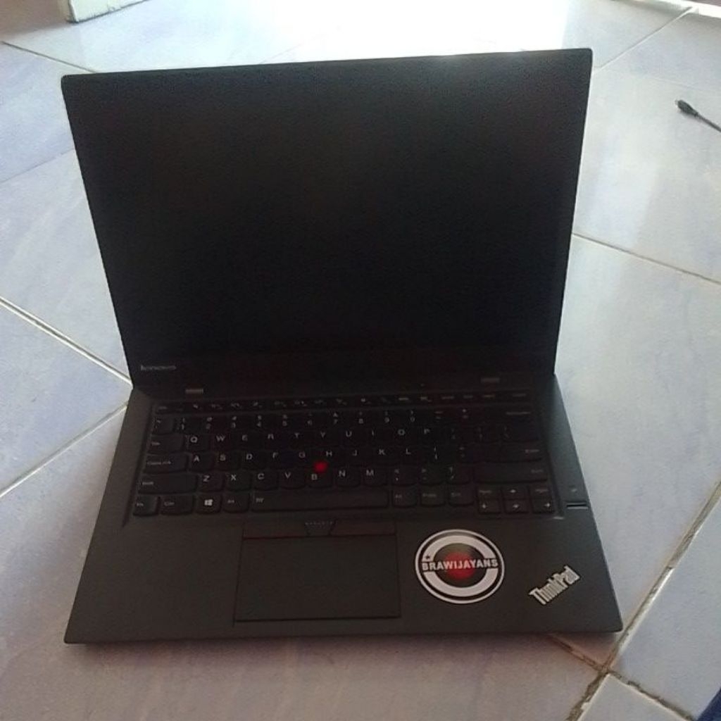 Laptop Lenovo x1carbon corei5 second bekas