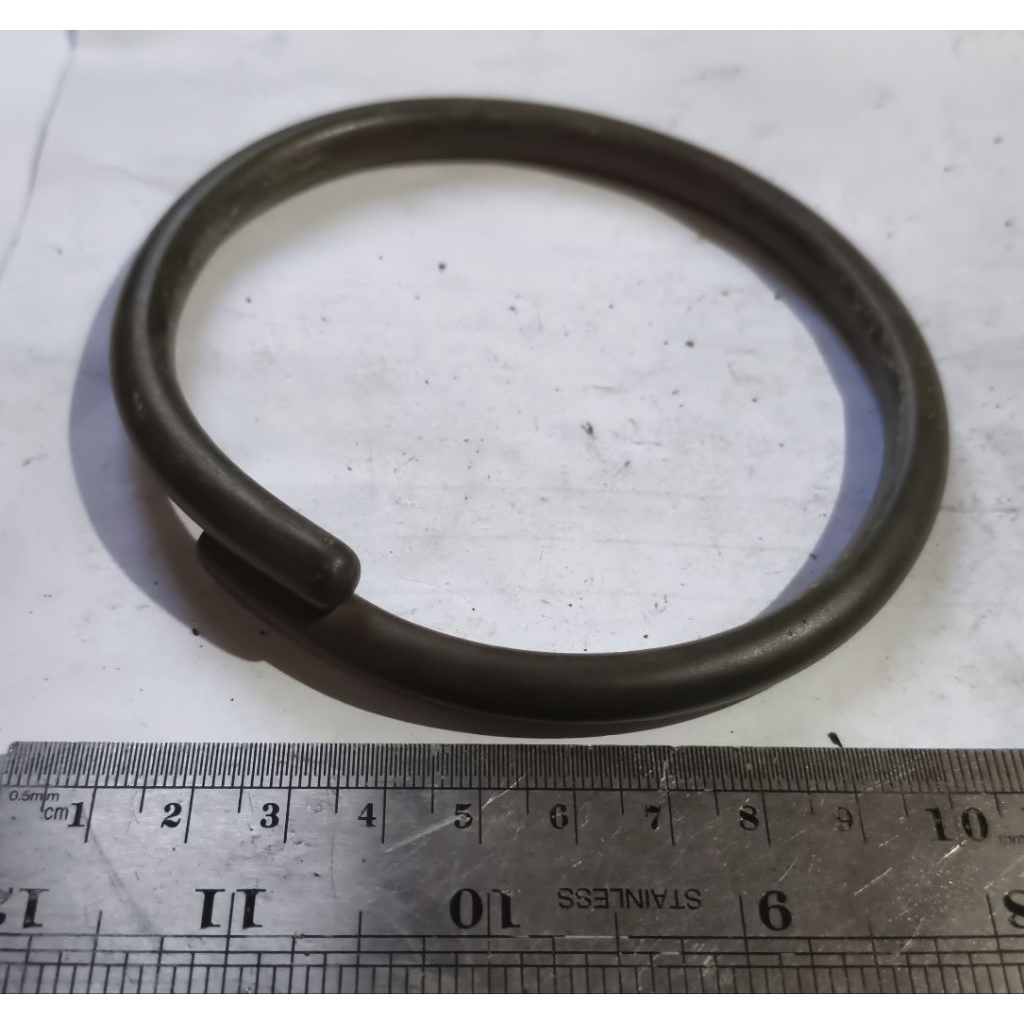 1 biji gelang lengan perunggu kuno temuan sungai untuk koleksi/hiasan/pajangan/dll.