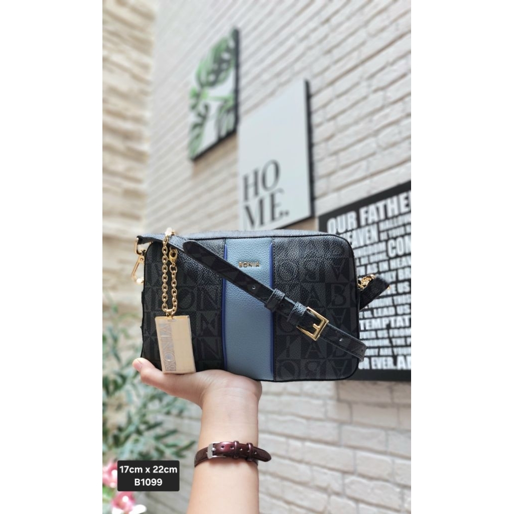 tas selempang monogram hitam Lis biru Bonia ori