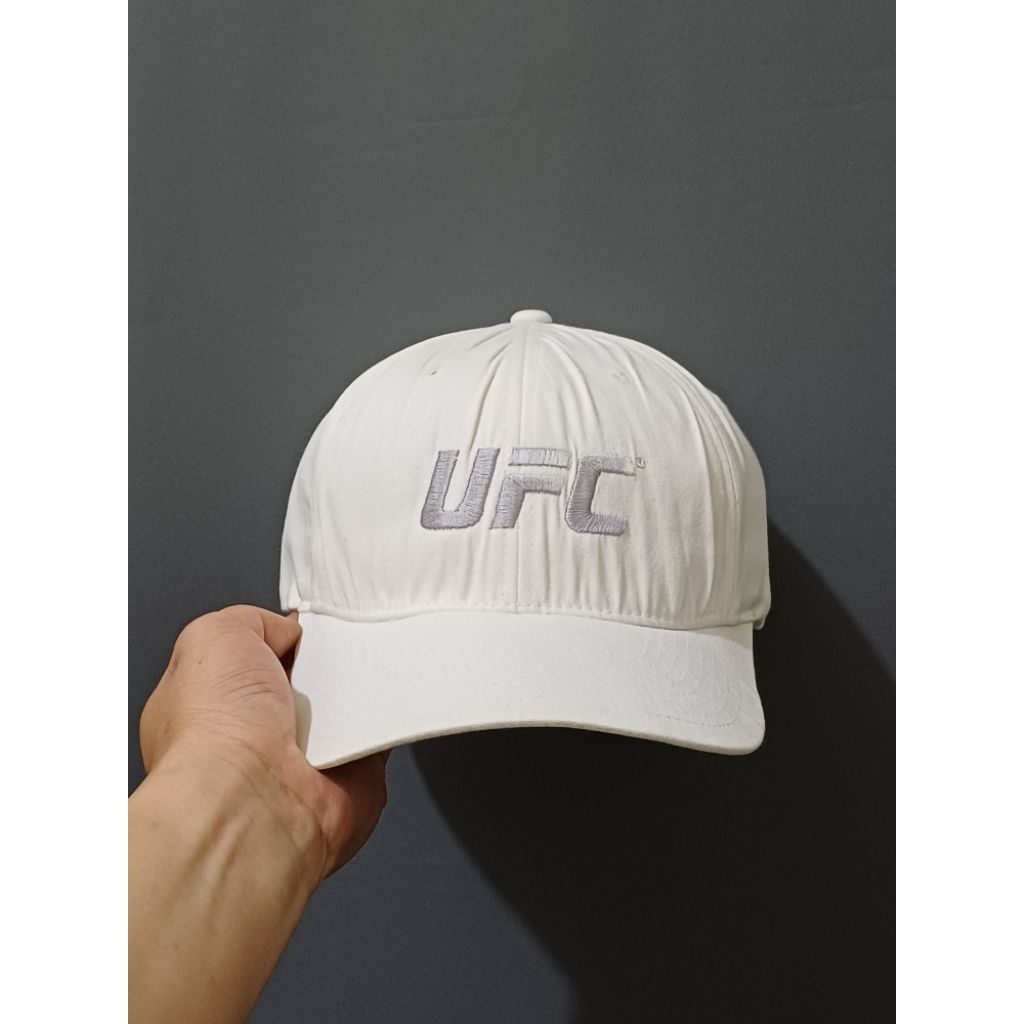 topi UFC second