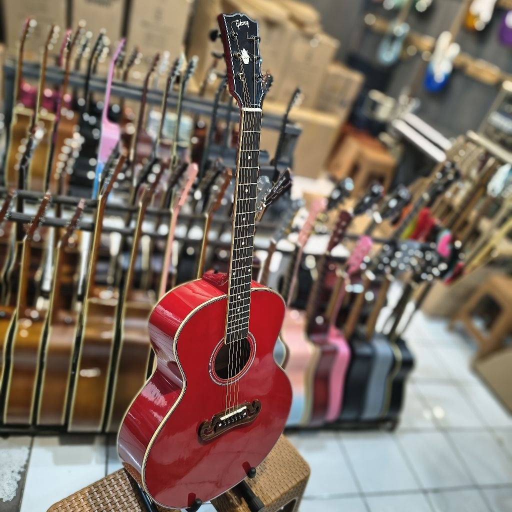 Gitar Akustik Model Gibson J200 Custom Red