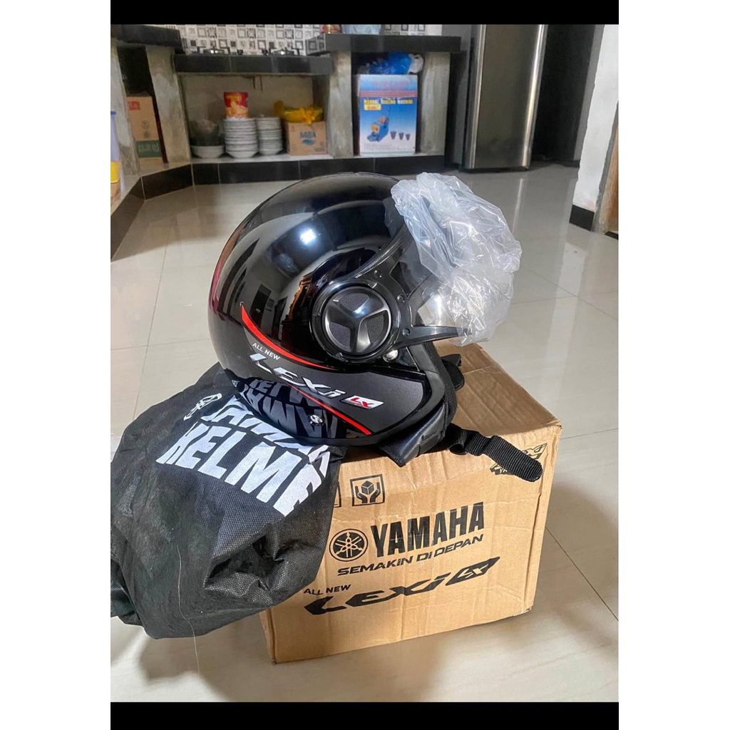 Helm yamaha LEXI 100% original YAMAHA cargloss
