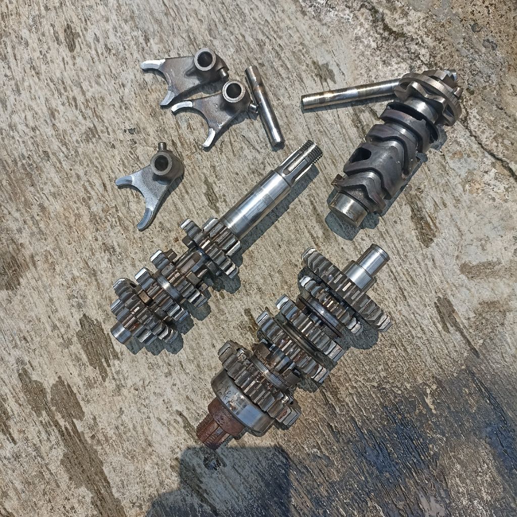 Original rasio gearbox set transmisi ratio Suzuki txr 150 /rgr150/panther/gamma