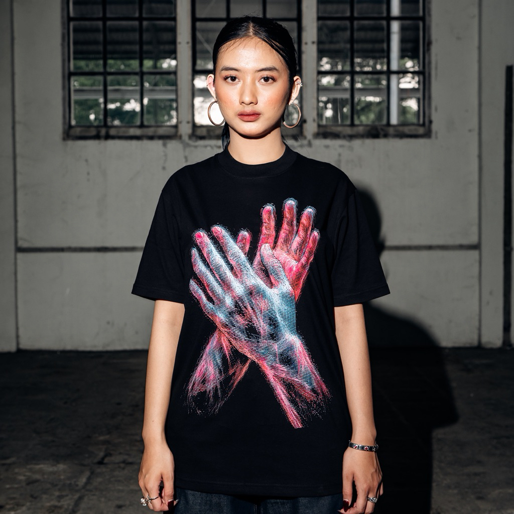 WRLD studios Kaos Reguler Fit Noir Black Cotton Combed 20s Lengan Pendek Streetwear Unisex