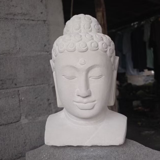 patung kepala Buddha