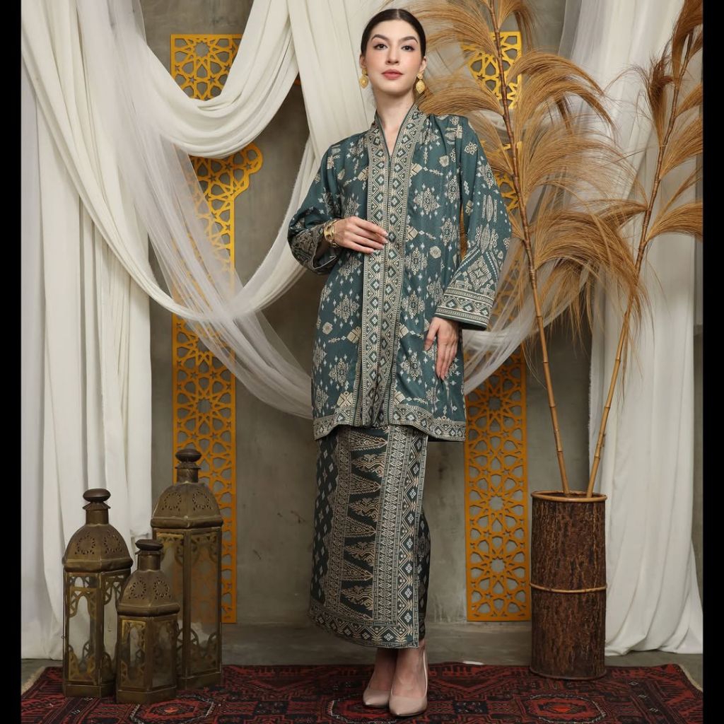 Kebaya Hijau | Kebaya Premium | Kebaya Wisuda | Kebaya Modern | Kebaya Wanita | Baju Kurung | Kebaya