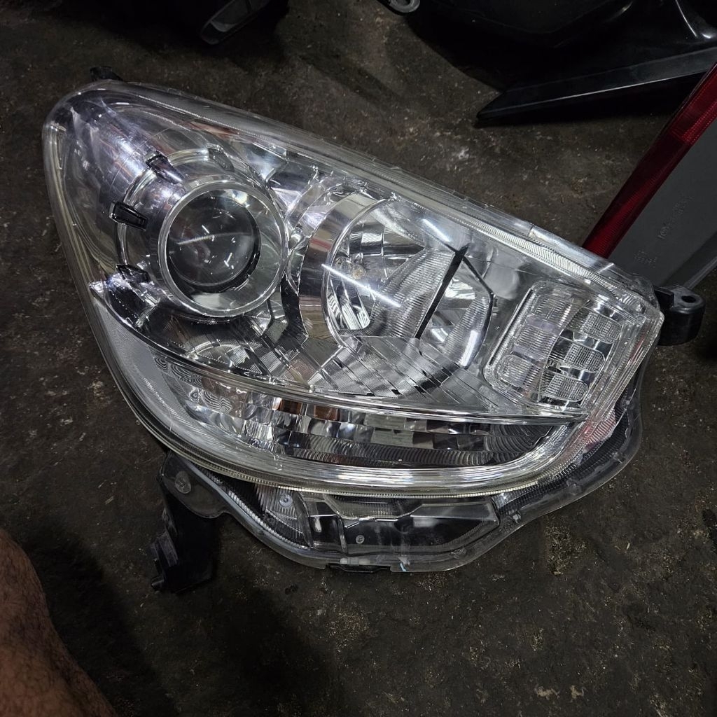 Headlamp Daihatsu Sirion Original