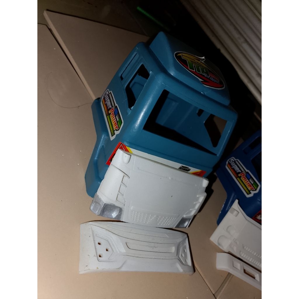 Kabin ori miniatur truk plastik dan face canter pipi