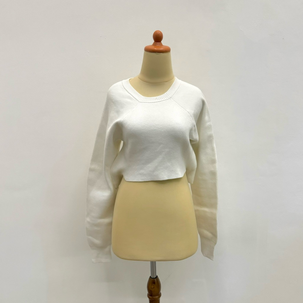 PRELOVED Everyday Claude White Long Sleeve Basic Open Back Crop Sweater Top Fashion Wanita