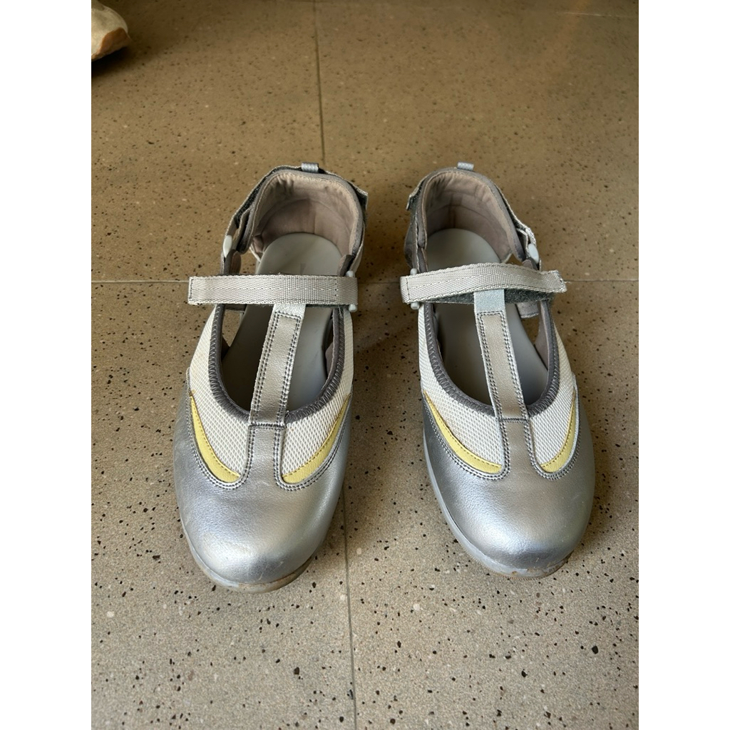Preloved hijack sandals x ayla dimitri flo silven