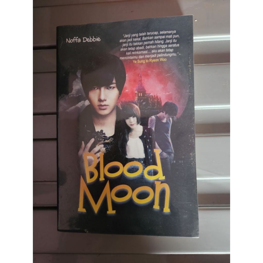 Fanfiction Yesung Suju : Blood Moon by Noffa Debbie