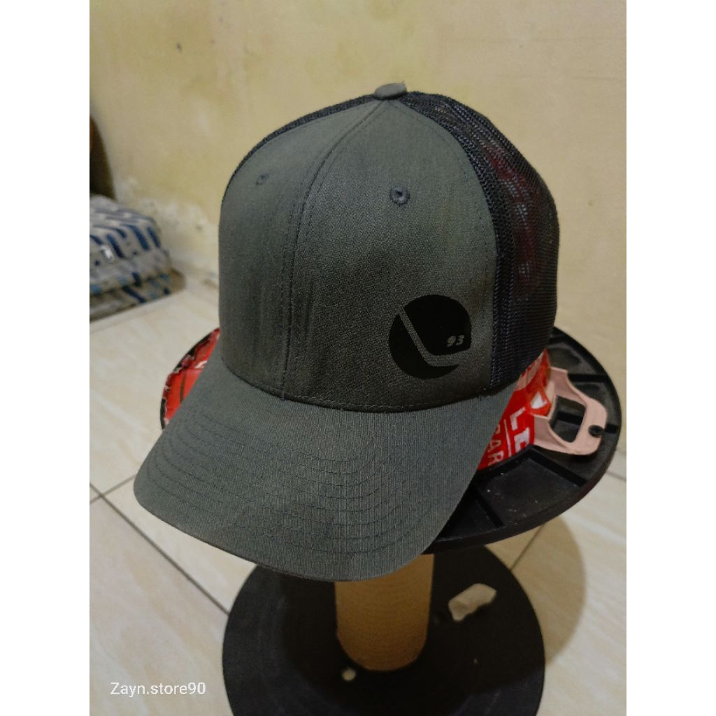 Topi Tracker Classic Yupoong PL