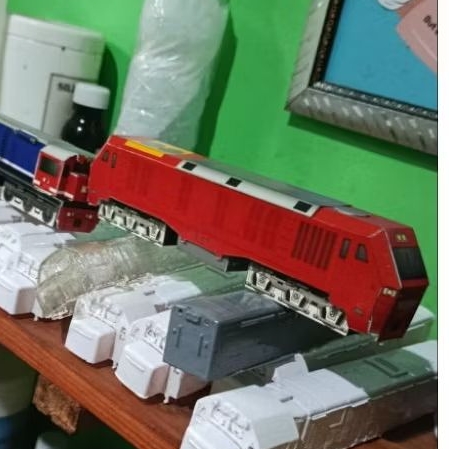 Miniatur Kereta Api Lokomotif CC300