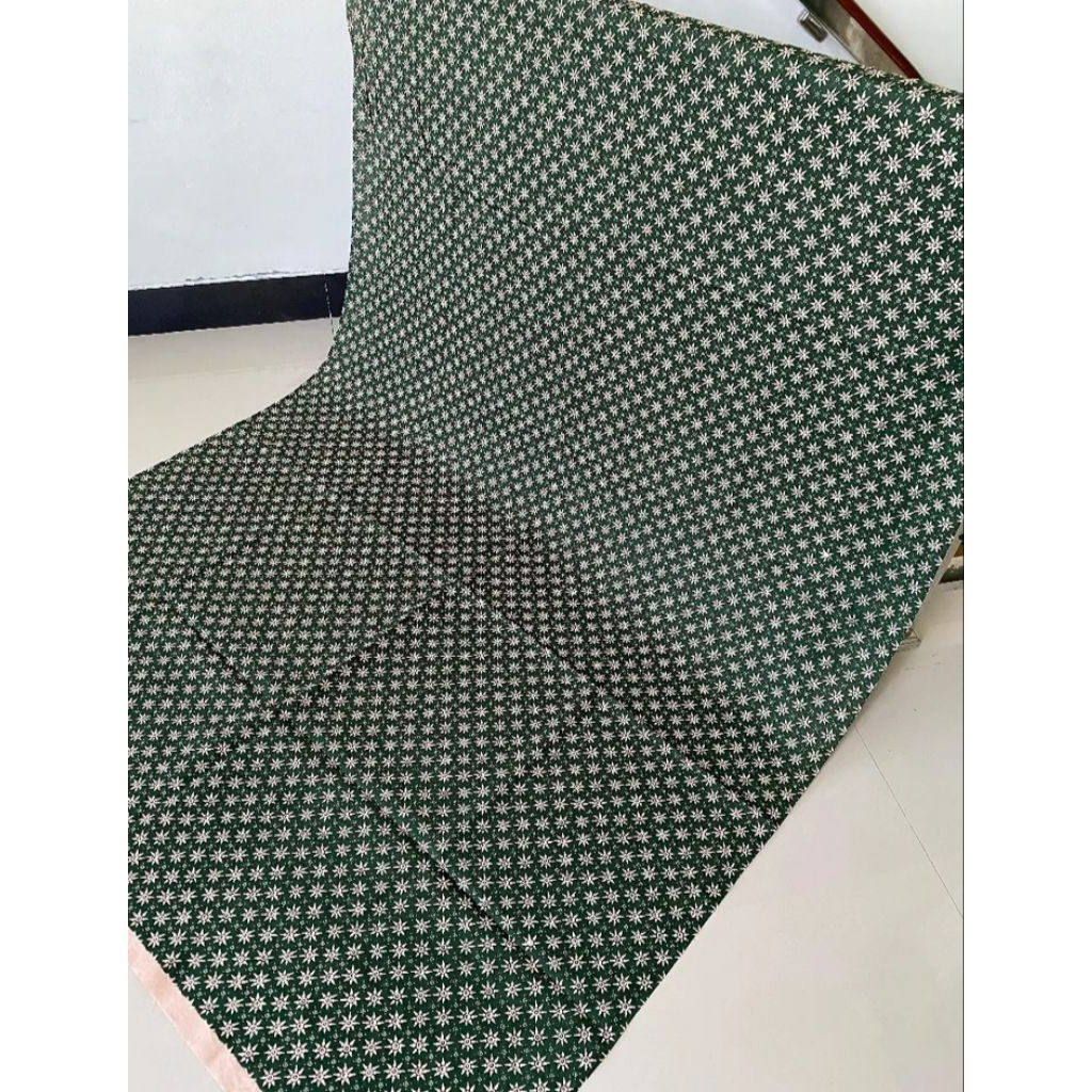 kain batik warna hijau botol lawasan motif klasik solo