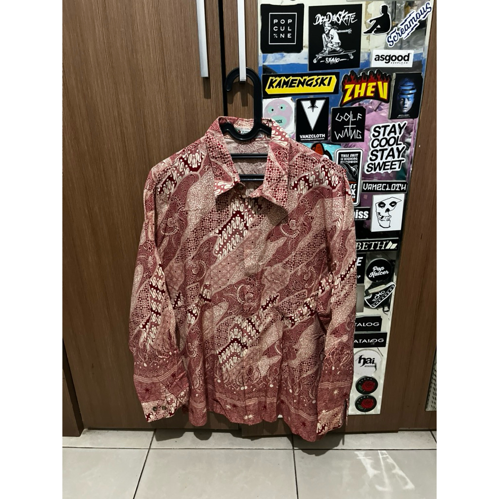 Kemeja Batik Lengan Panjang Pria Merah Cream