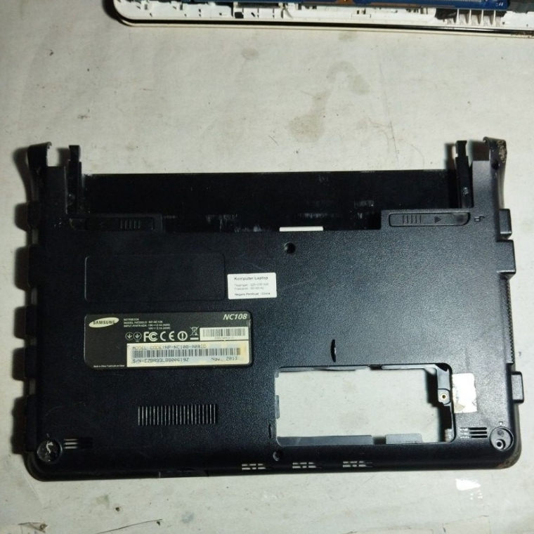 casing bottom case Samsung Notebook nc108