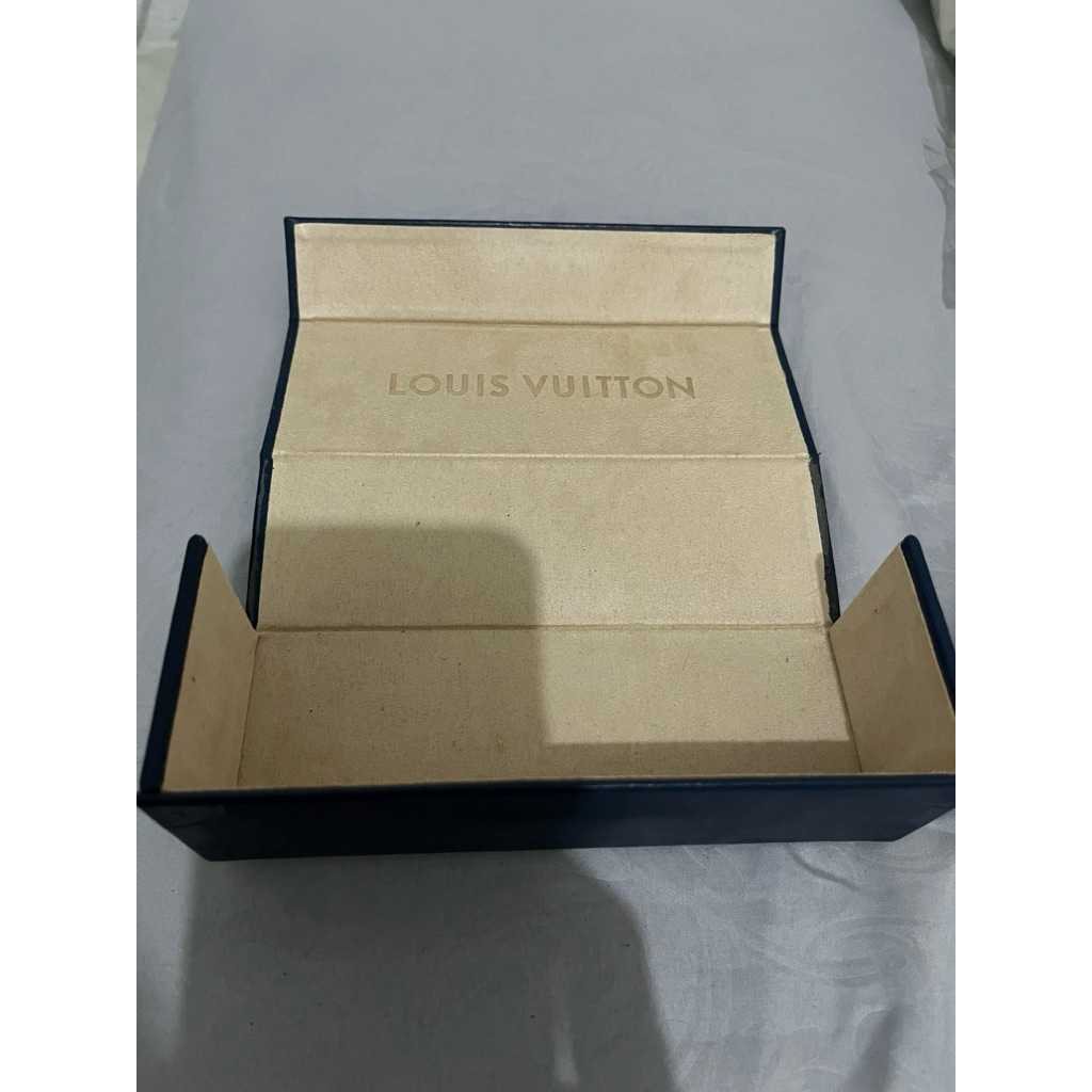 boxpreloved kacamata louis vuitton