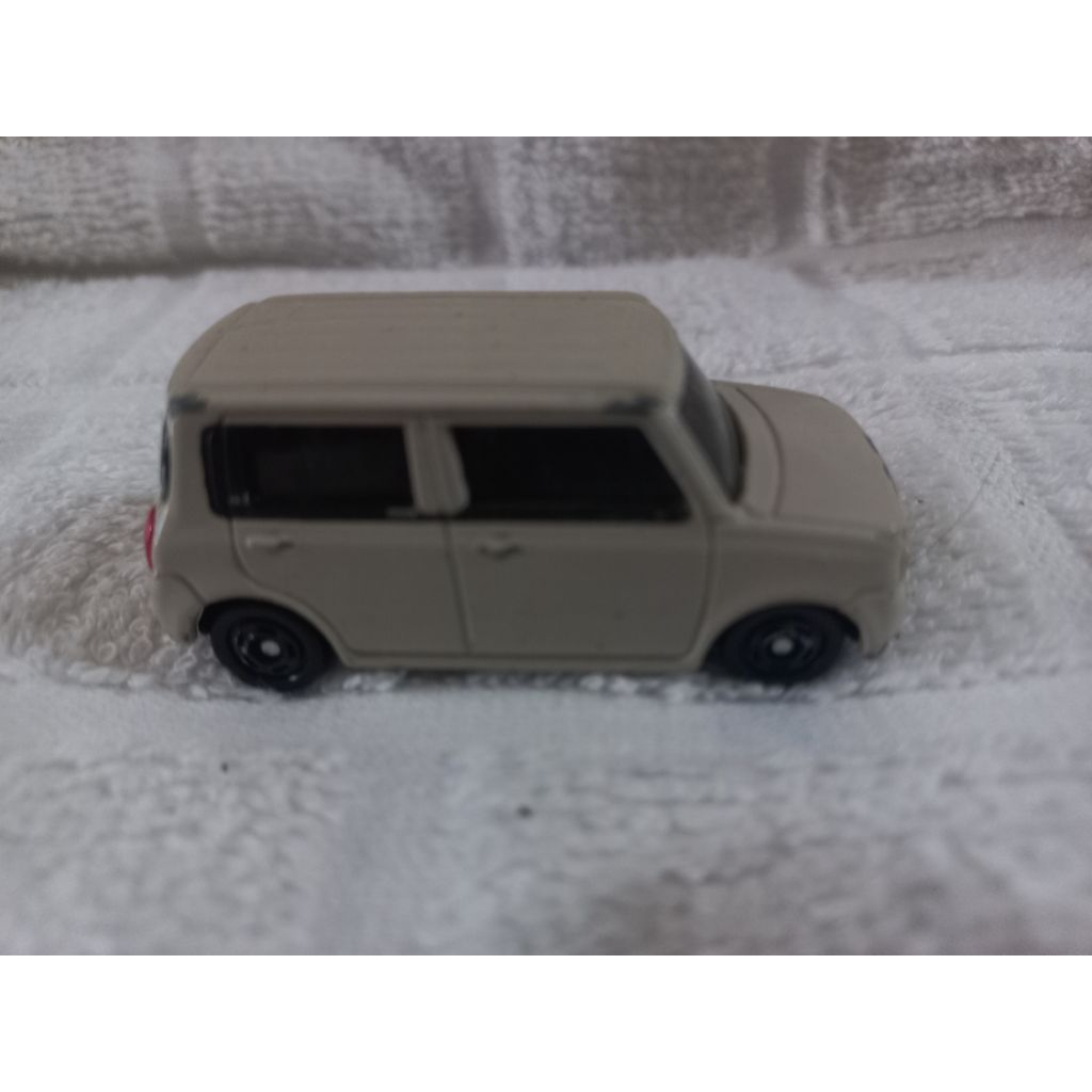 TOMICA  SUZUKI LAPIN TOMY MADE IN VIETNAM
