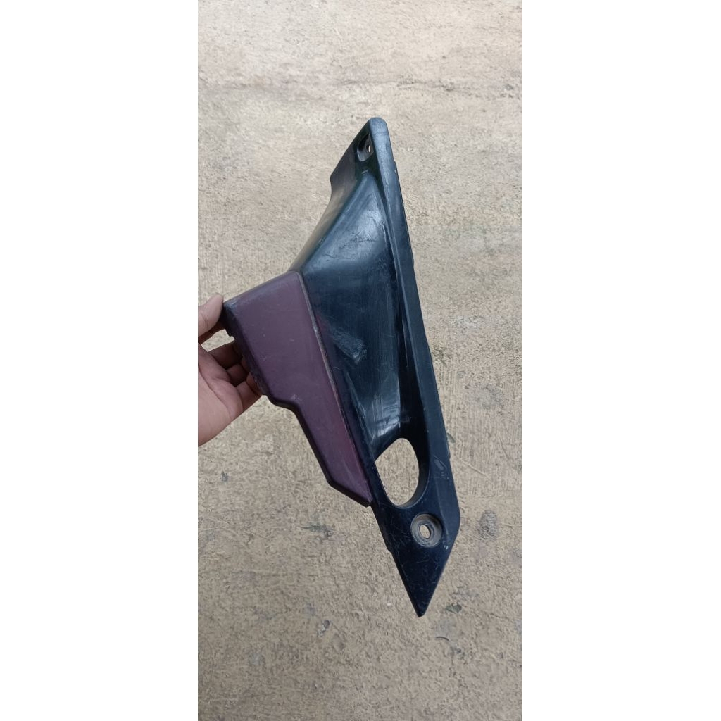 Tepong tutup cover aki accu kanan yamaha sigma original
