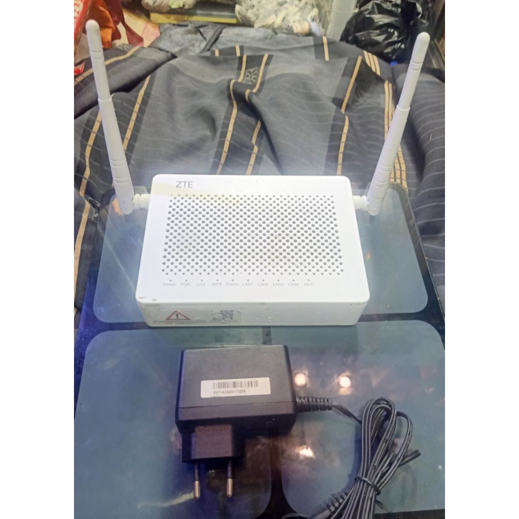 ZTE GPON ONT ZXHN F 672Y Dualband 2,4 Ghz-5Ghz Port Hijau.Second Normal ( Unit + Adaptor )