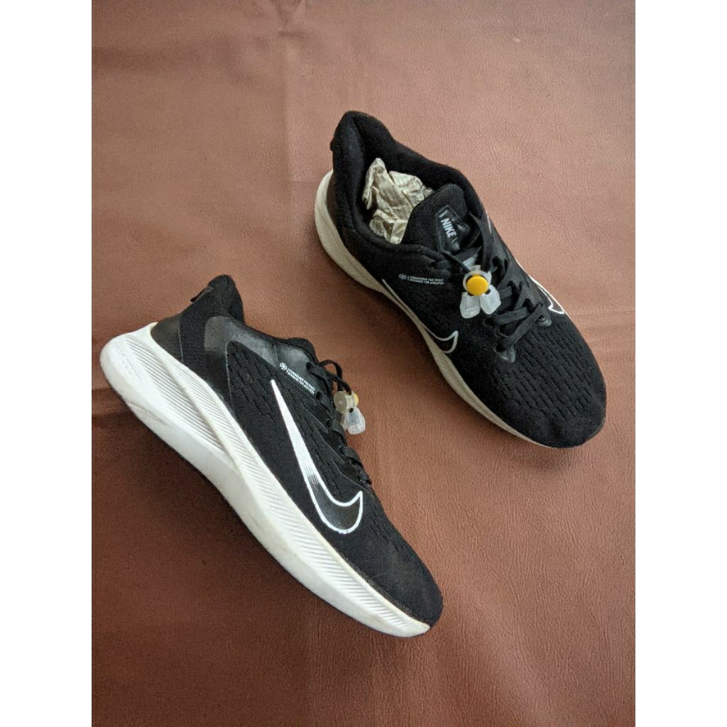 Nike air Zoom Winflo 7 size 41