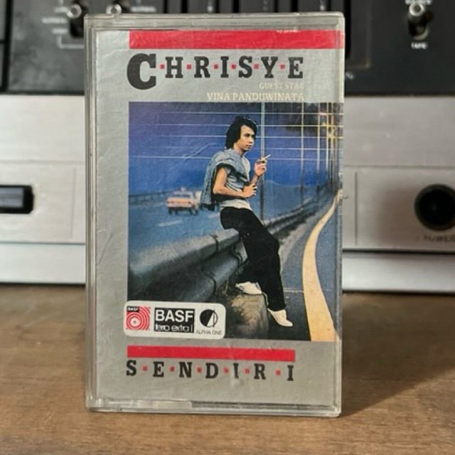 Kaset pita chrisye sendiri