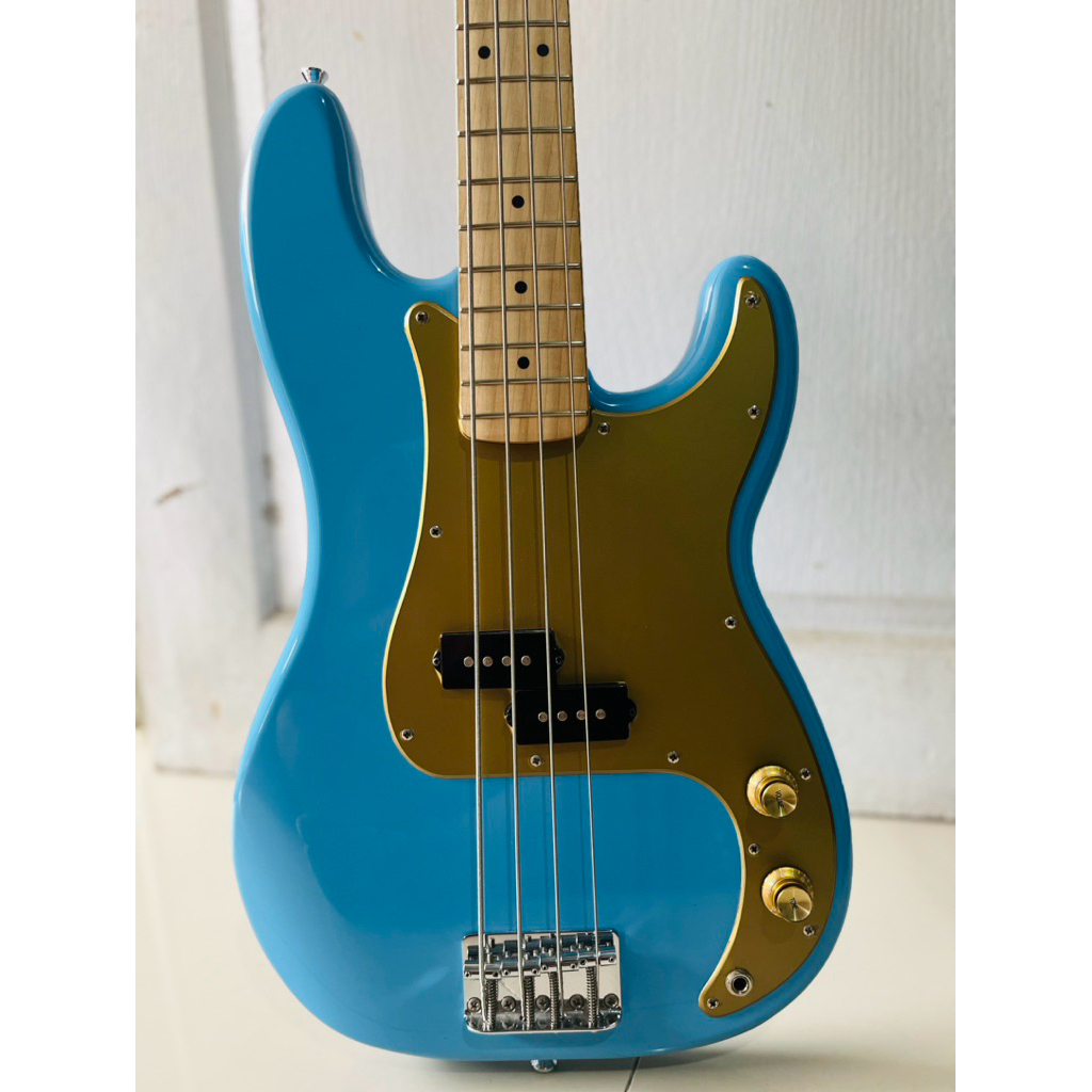 SQUIER PRECISION BASS