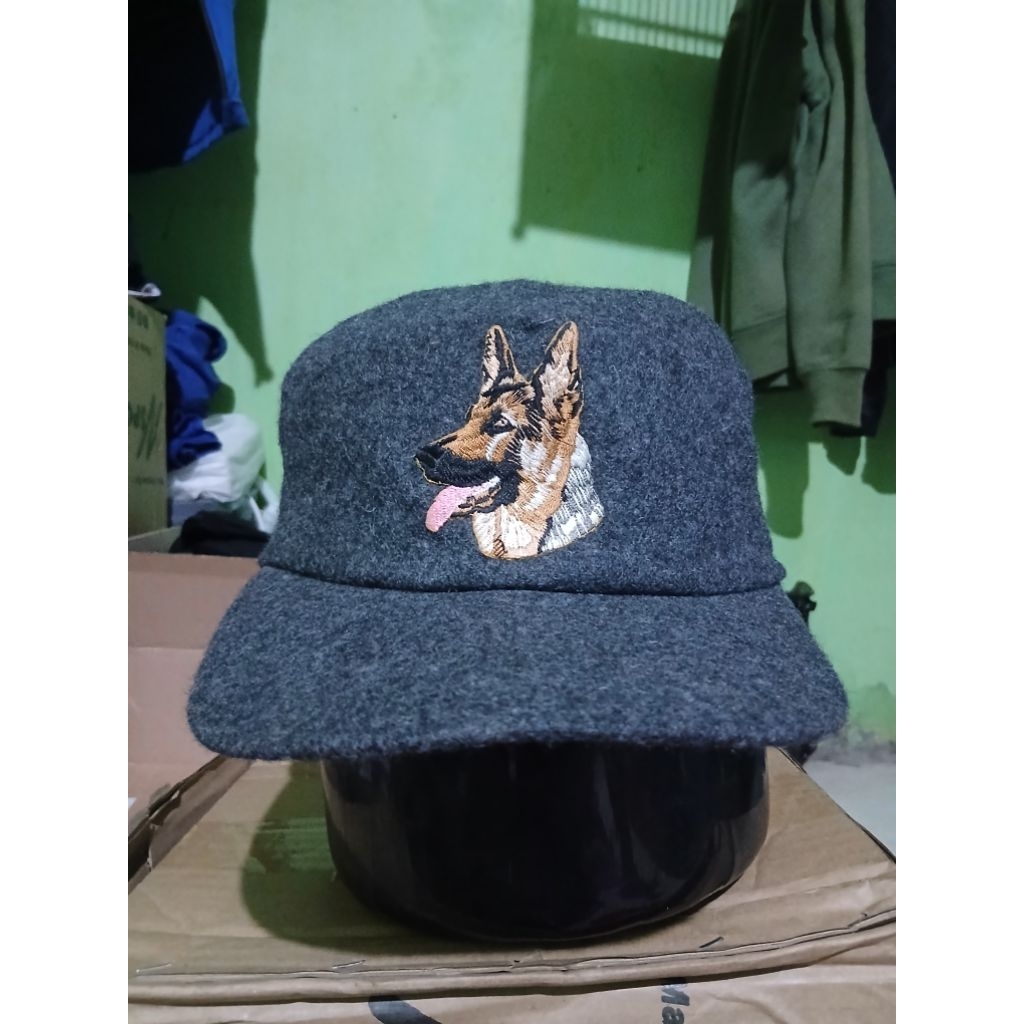 topi srigala wol