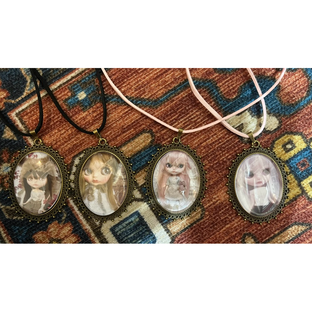 kalung blythe doll