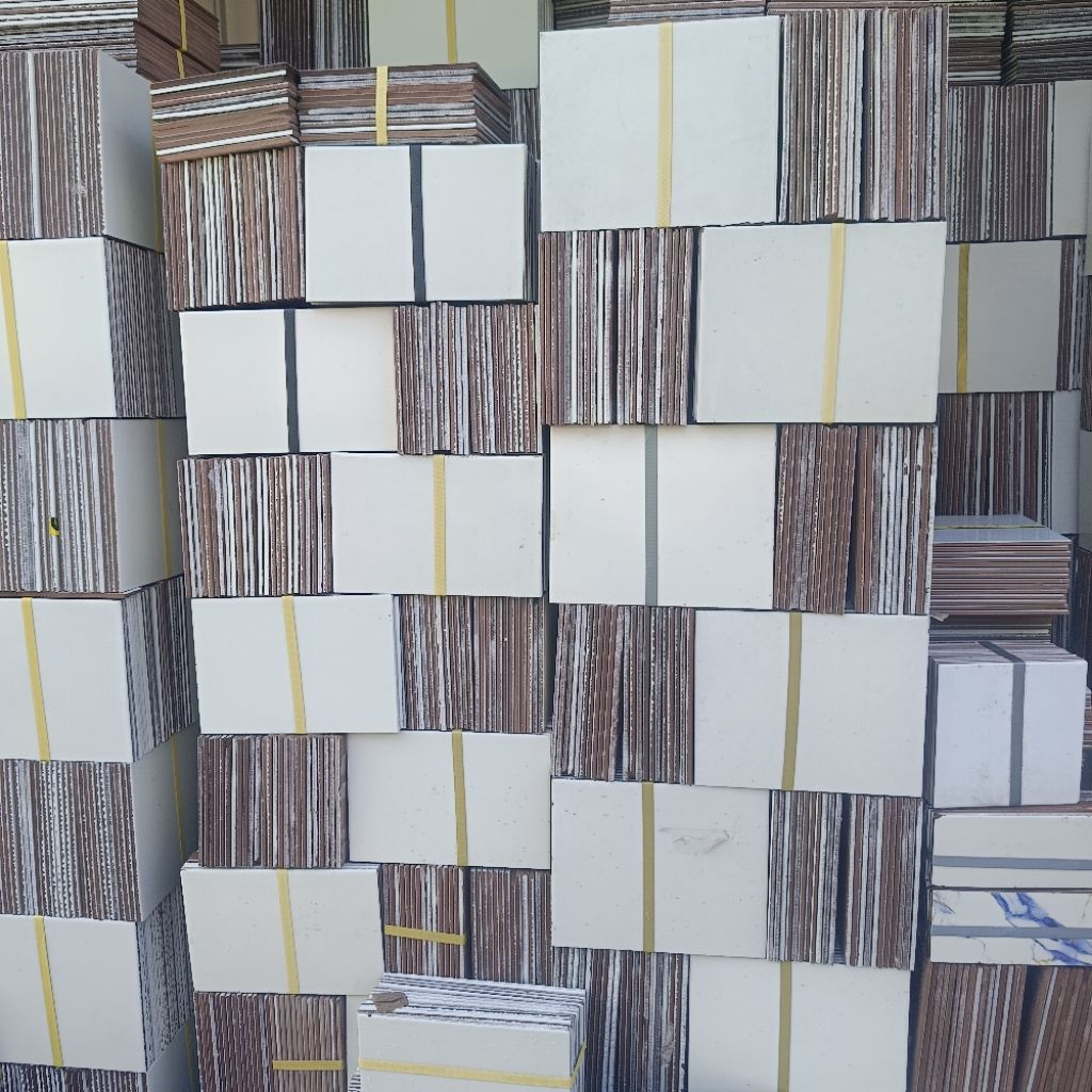 Keramik lantai potongan 25x30 putih polos