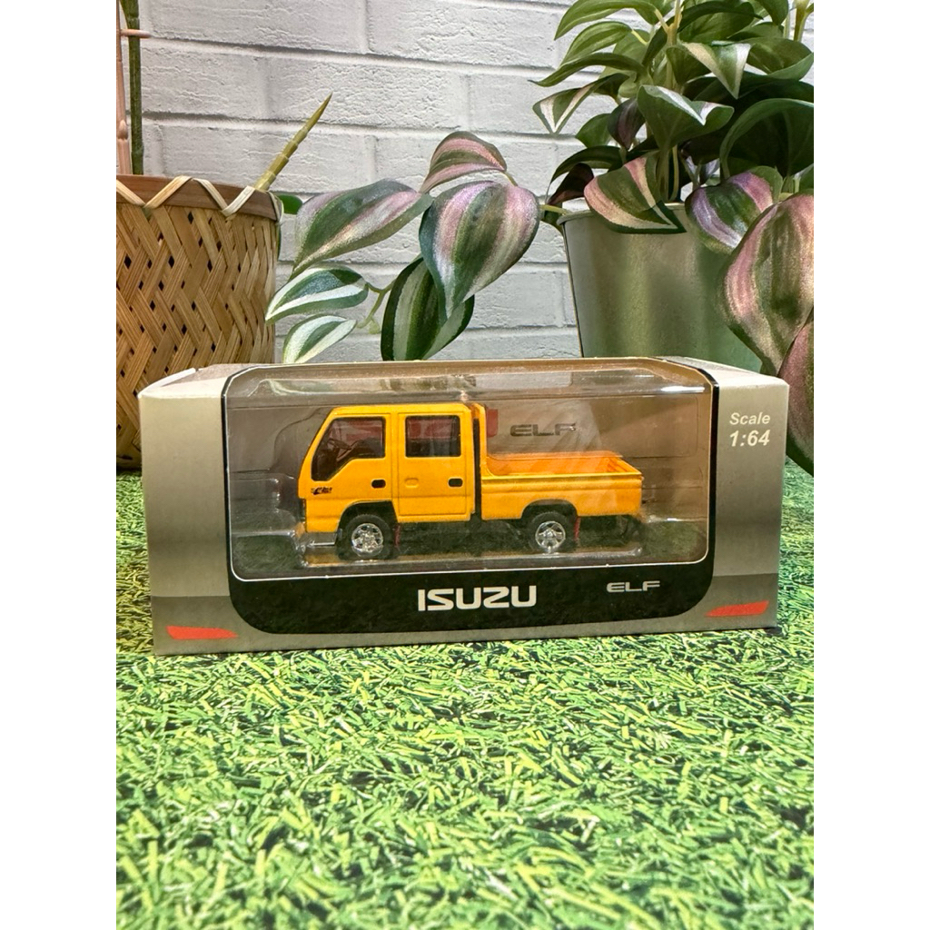 model 1 1/64 Isuzu elf 250