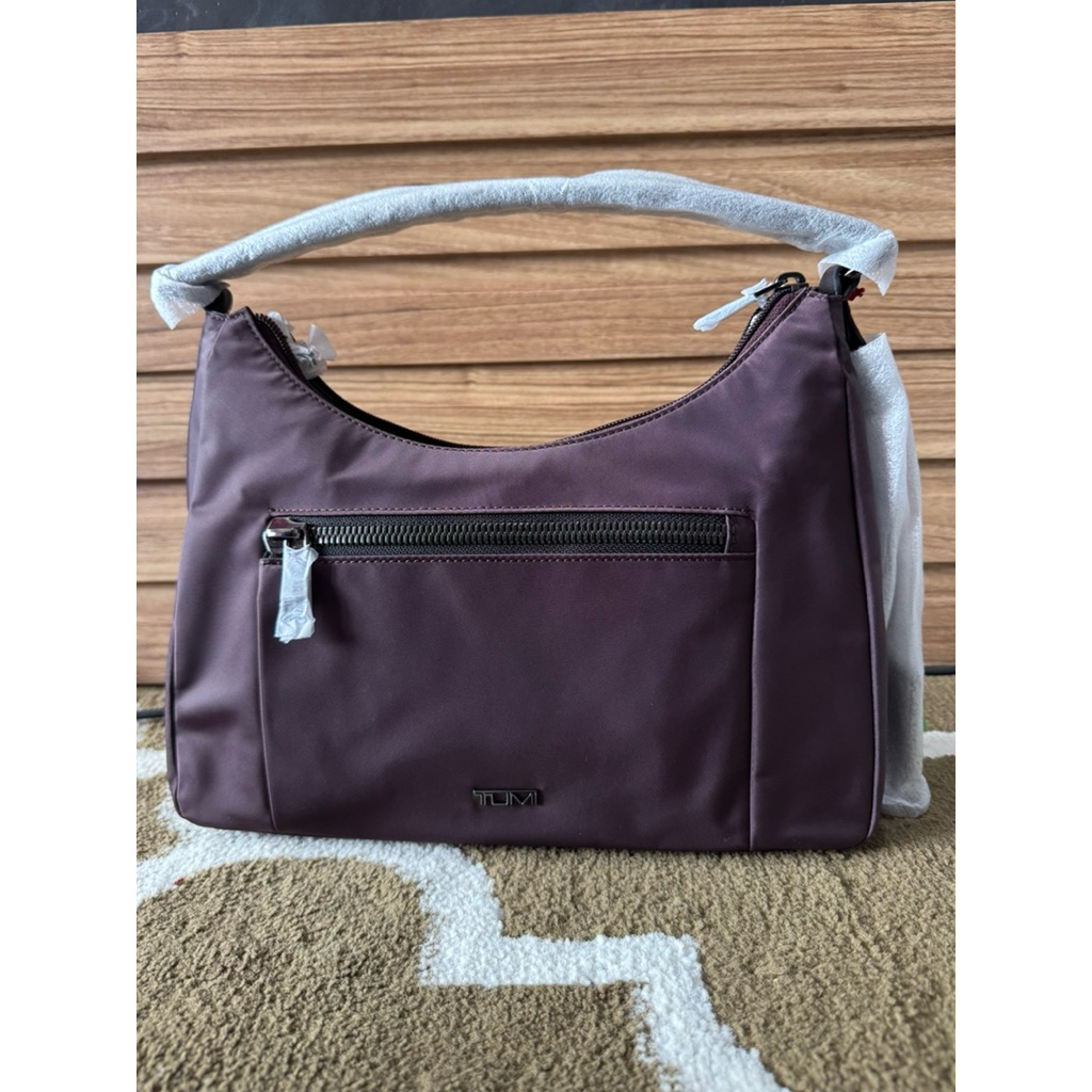 Tas Wanita TUMI Adelaide Hobo Crossbody Plum nwt IDR 3jt  Size 28.5 x 7.5 x 17 cm