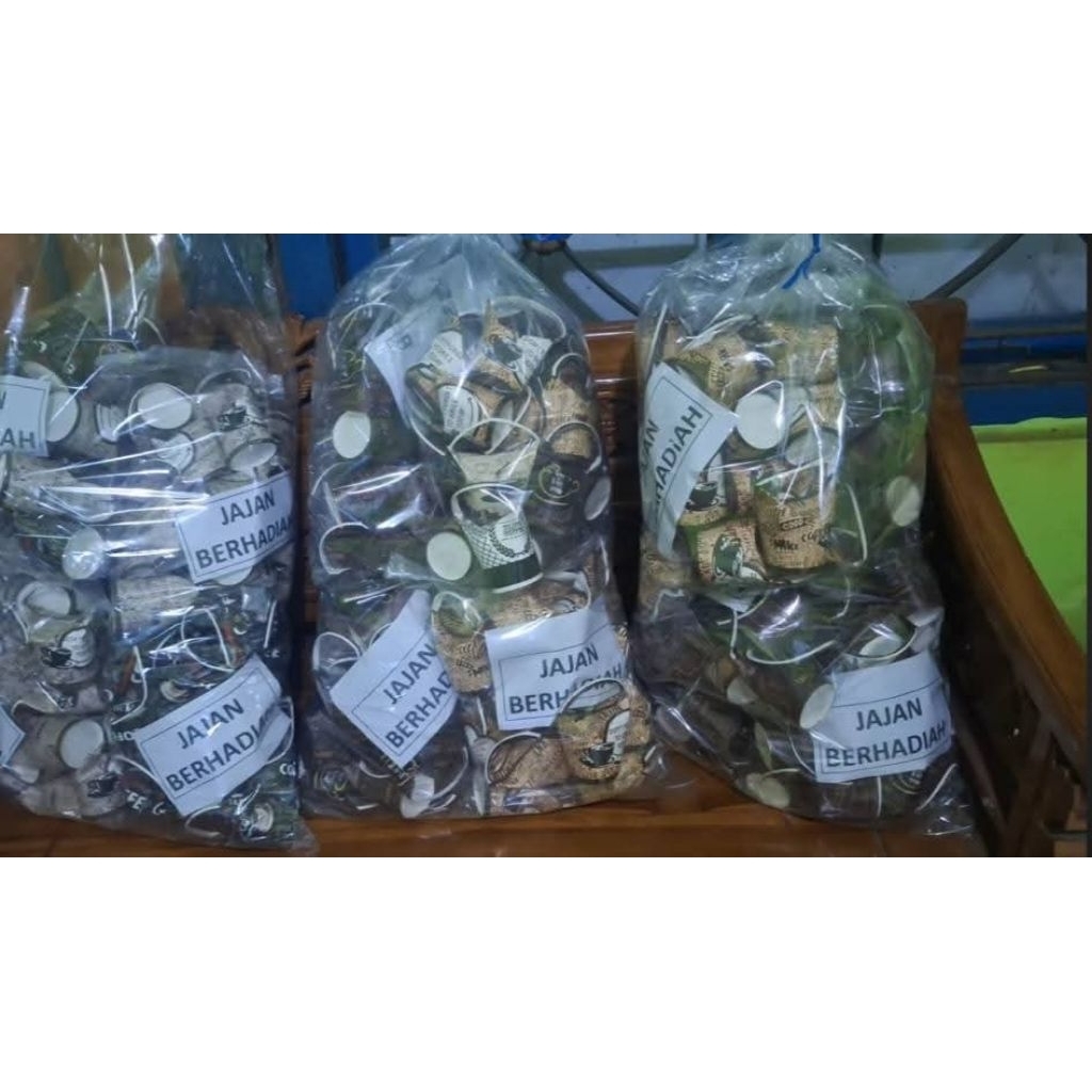 jajanan berhadiah uang dan menarik lainnya
