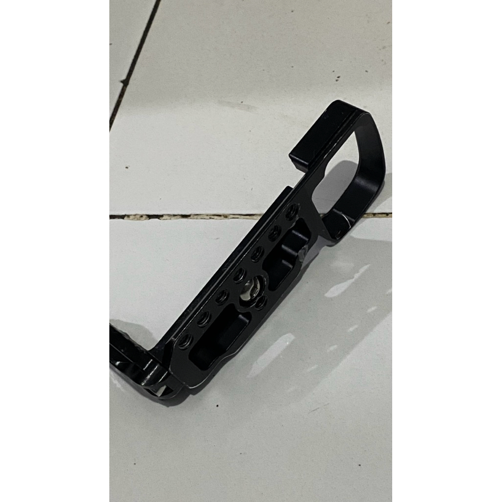 Bracket ( cage ) kamera sony a6400 mirroles bahan aluminium bekas