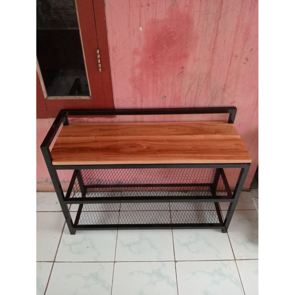 Rak sepatu besi kayu industrial