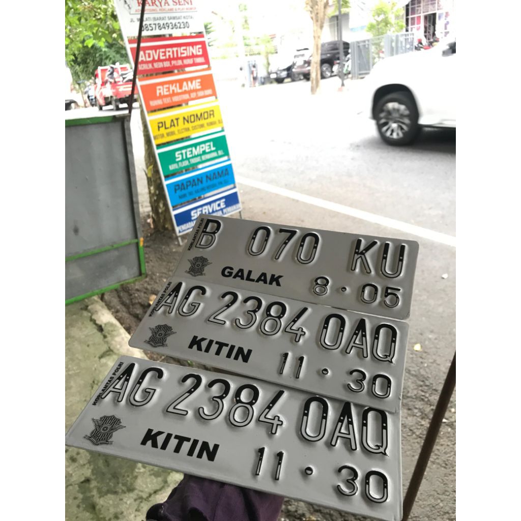 plat motor font lubang separo (sepasang)