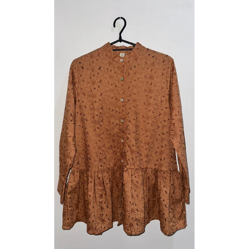 PRELOVED ALEZA PEVI SHIRT SIZE S - CARAMEL
