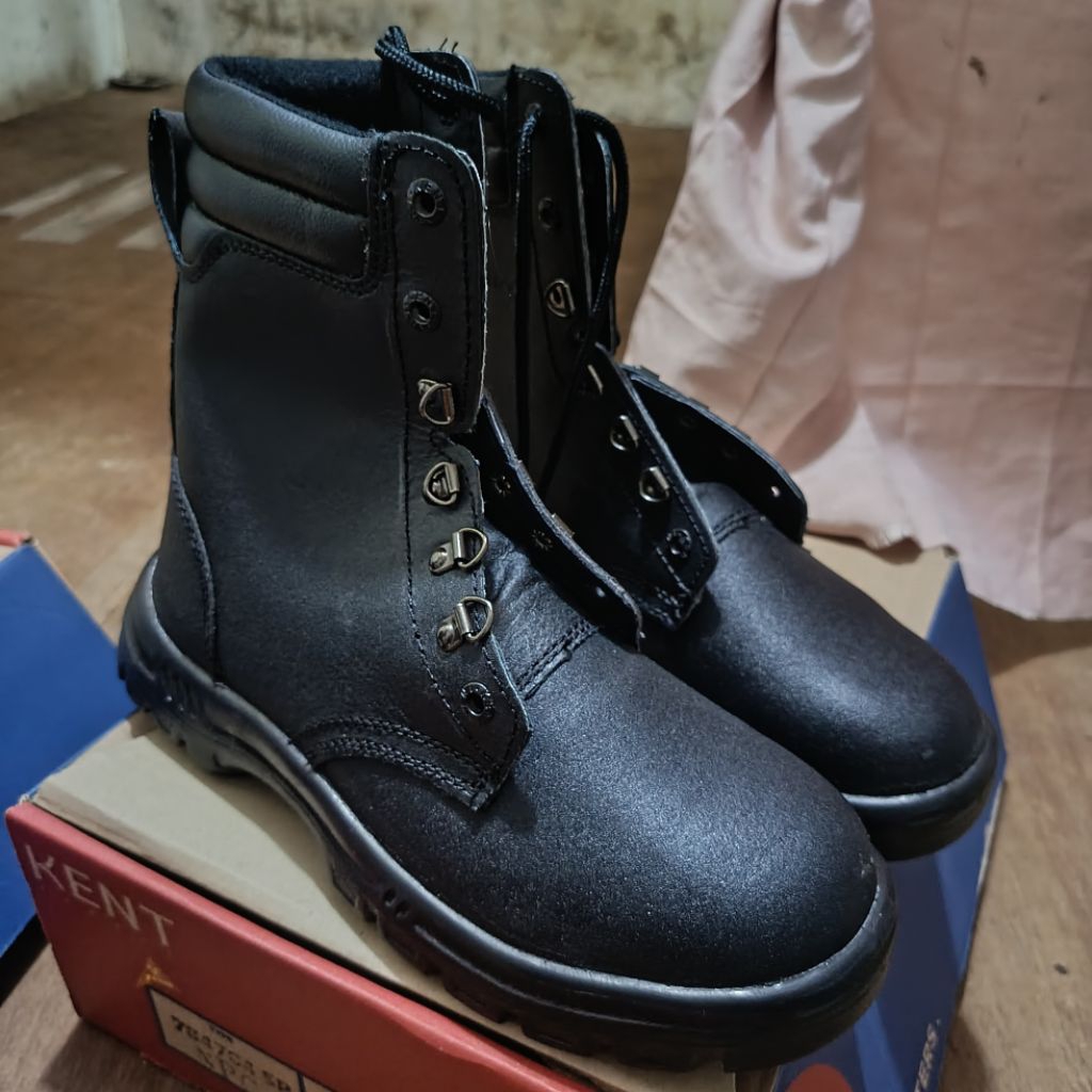 Sepatu pdl kent