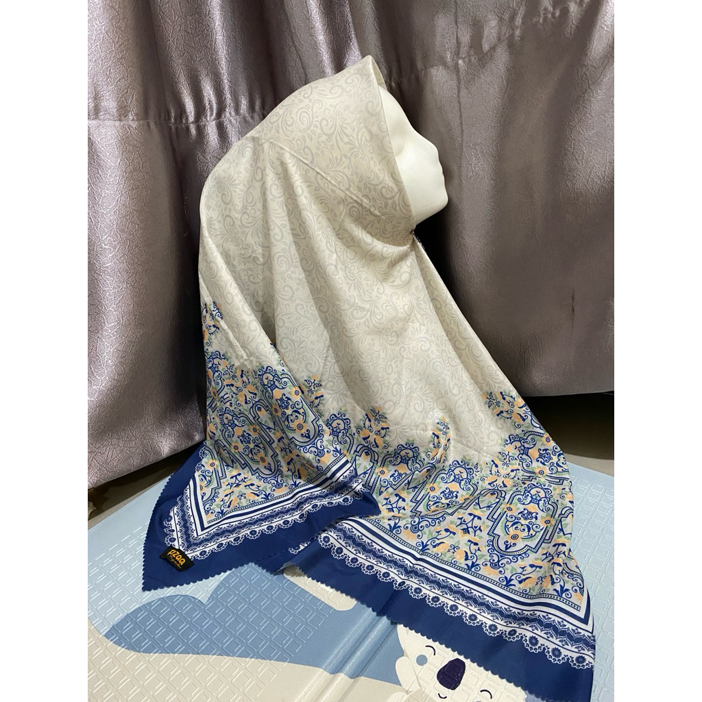 yumia biru-jilbab segi empat motif-fezaahijab-fezaashop