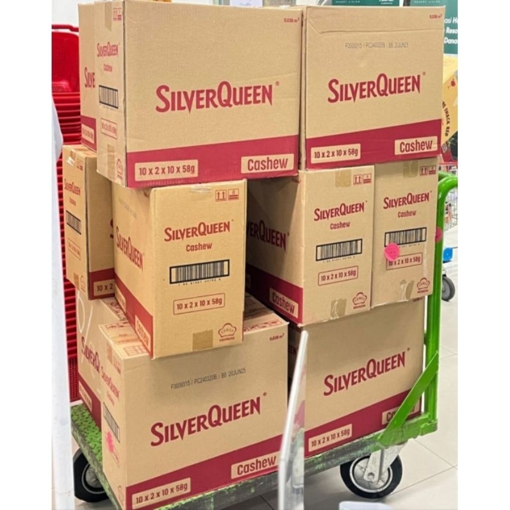 silverqueen 1 karton rasa mede , almond dan mix  isi 20 box,  200 pcs. dan 144 pcs yg promo husus va