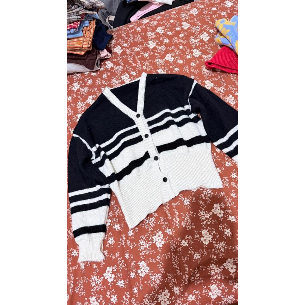 Preloved Top Cardigan Blazer Dress Skirt 3mongkis H&M Marks&Spencer Stradivarius Et Cetera This is A