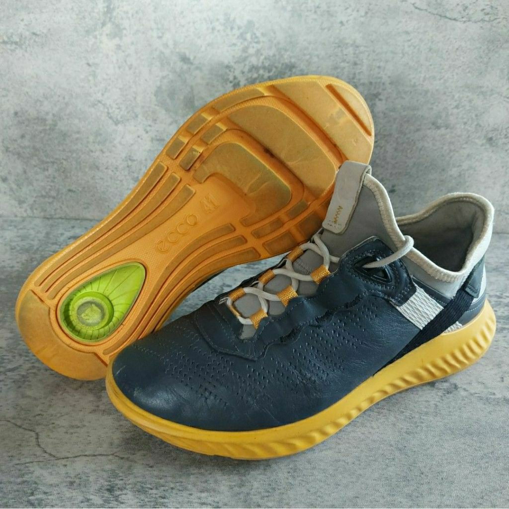 Sepatu Ecco St 1 Lite