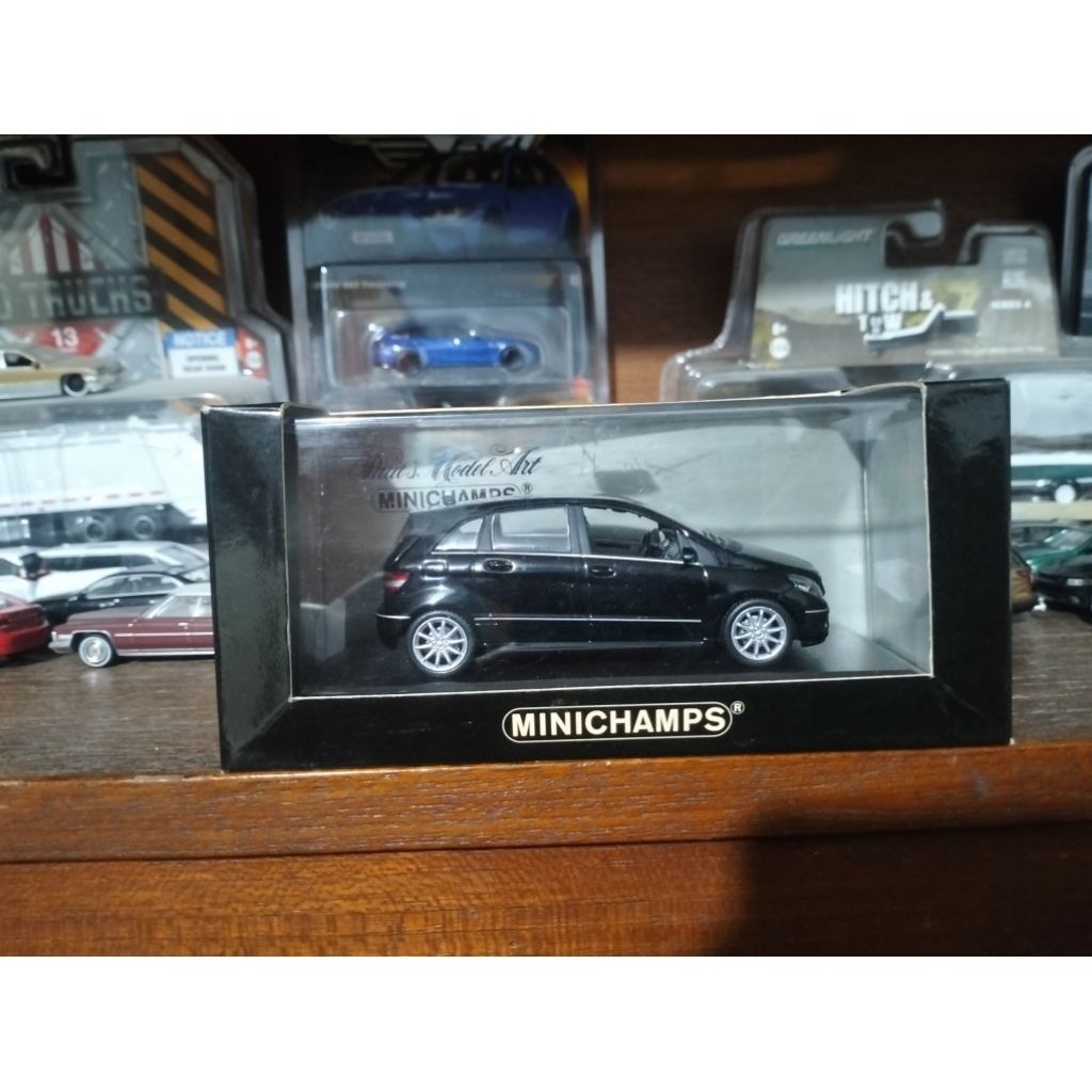 Mercedes Benz B klasse .Diecast 1/43 Minichamps