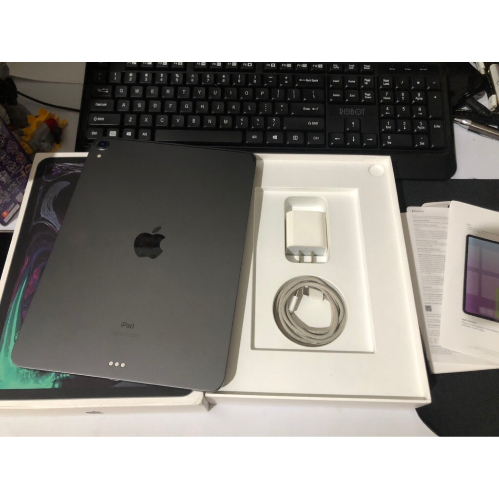 ipad pro 11 inch 2018 64GB WIFI mulus like new fullset