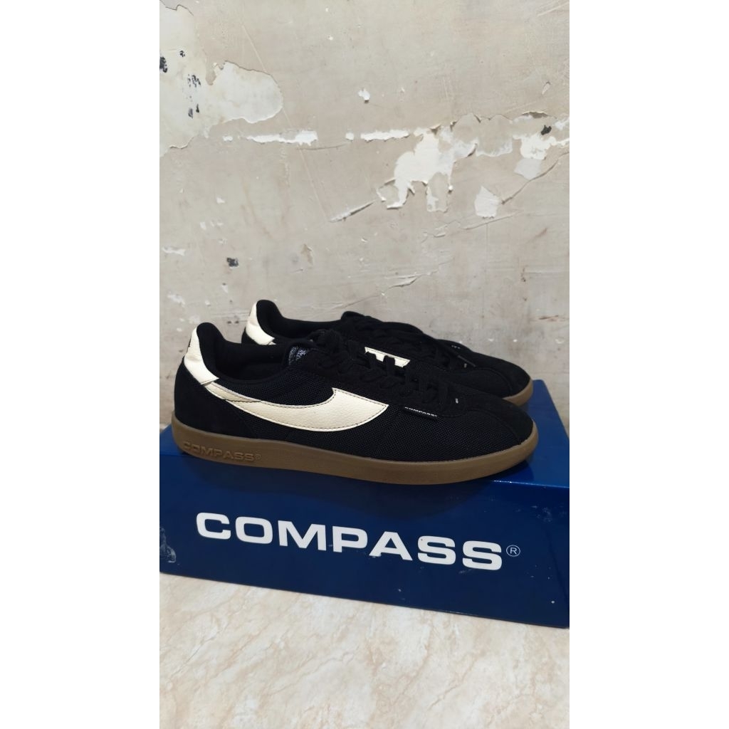 Preloved Compass tribune black gum