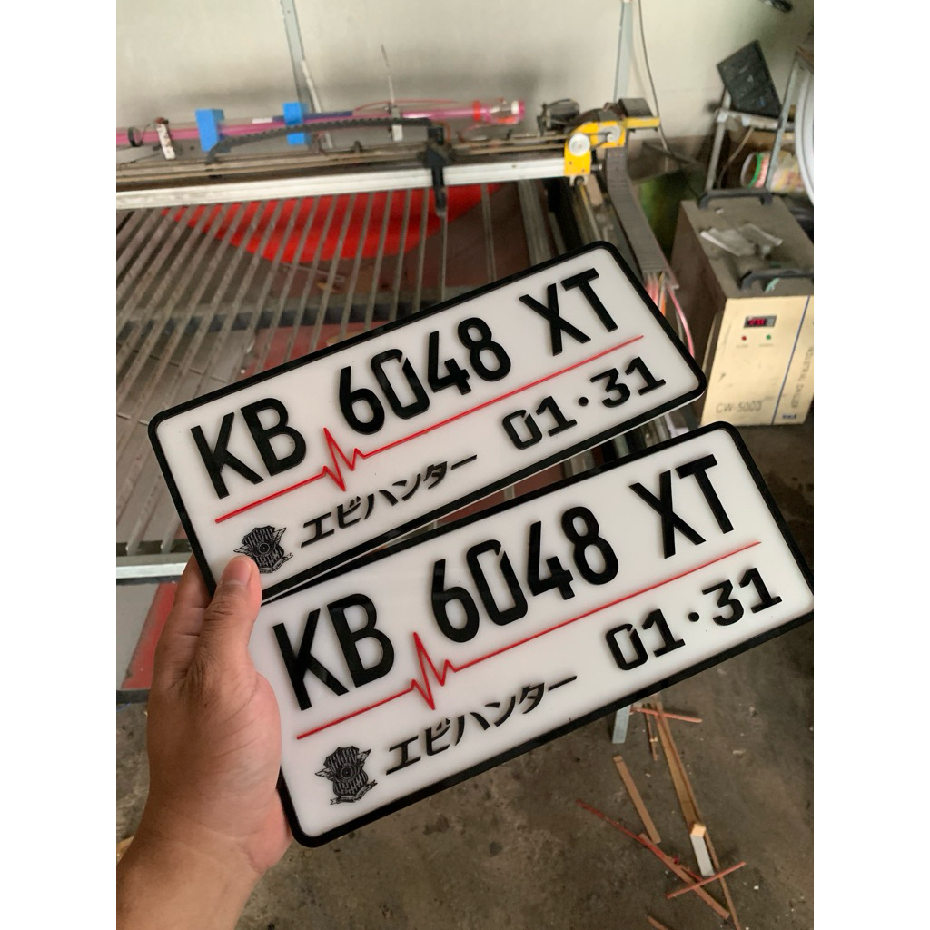 Plat nomor akrilik ukuran 22 x 9,5 cm  1 Set / sudah termasuk baut