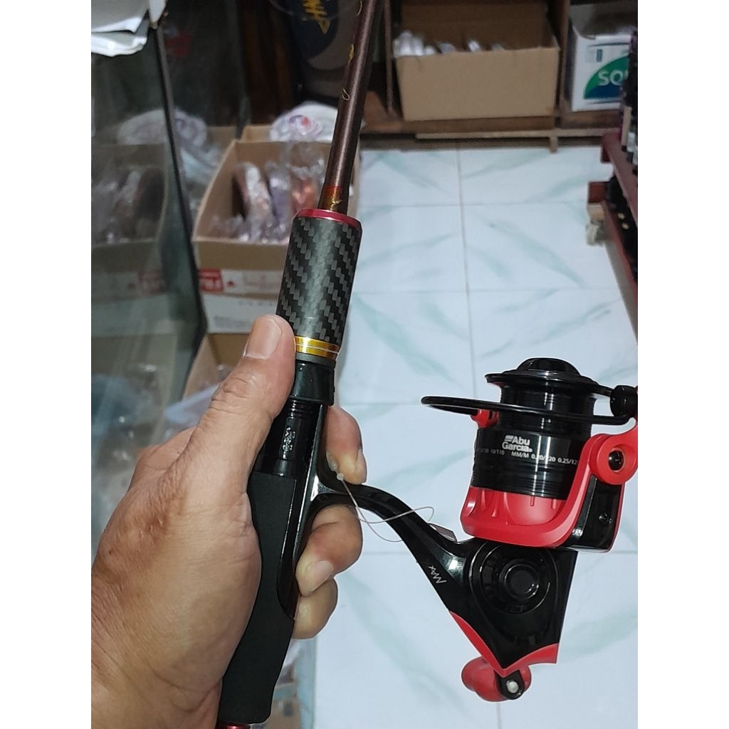 Paket Reel Abu Garcia dan Joran Relix Cacing Merah Spinning Casting spek P20426