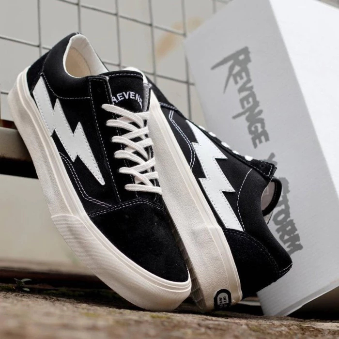 SEPATU REVENGE X STORM OG ORIGINAL PETIR BLACK WHITE IMPORT QUALITY 39-43 SEPATU CASUAL HITAM PUTIH
