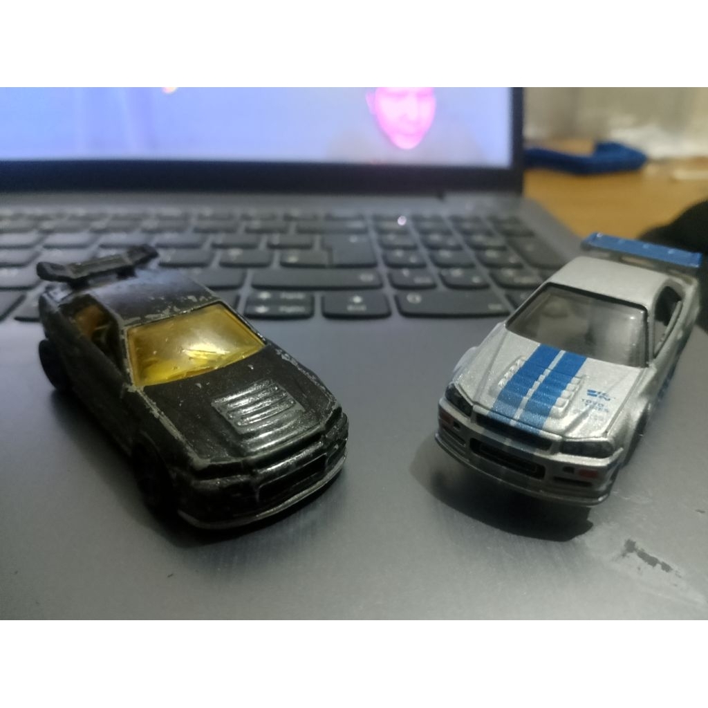 Paket hotwheels R34