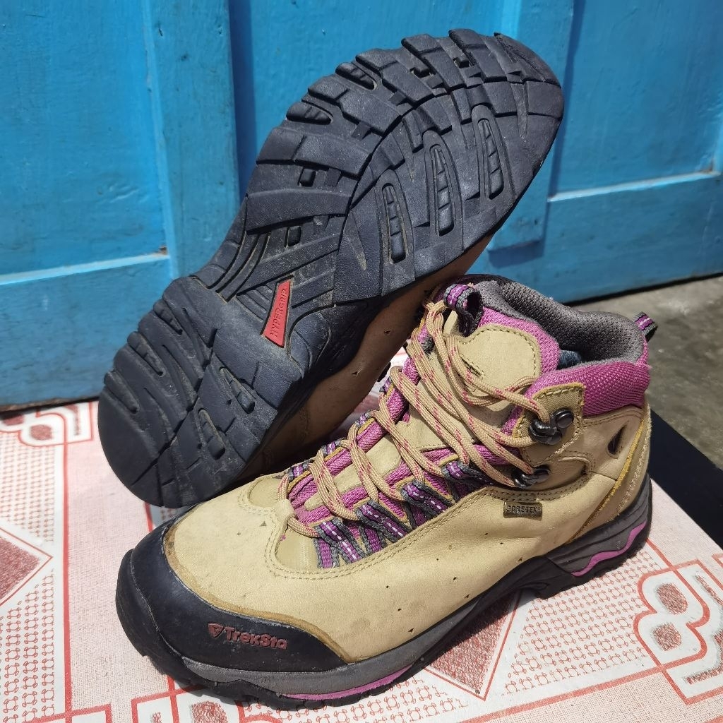 Borongan sepatu outdoor